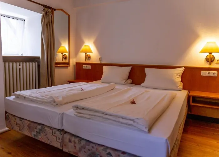 Hotel Am Weissen Turm 2*