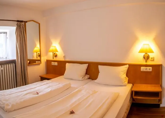 Hotel Am Weissen Turm 2*