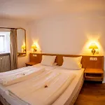 Hotel Am Weißen Turm 2*