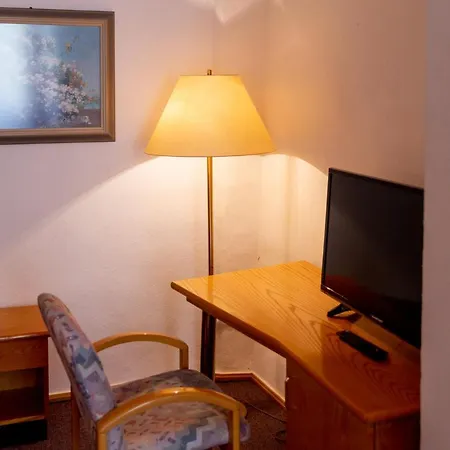 Gaestehaus Am Weissen Turm Otel 2*