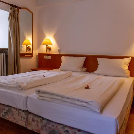 Hotel Am Weißen Turm 2*