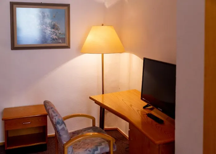 Am Weissen Turm Hotel 2*