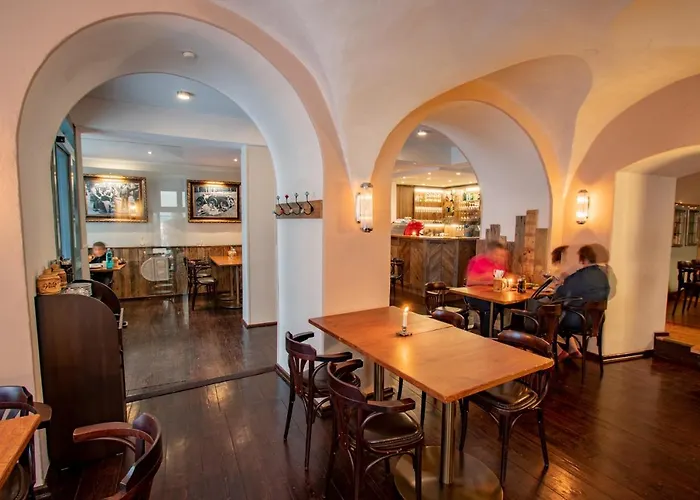 Hotel Am Weissen Turm 2*